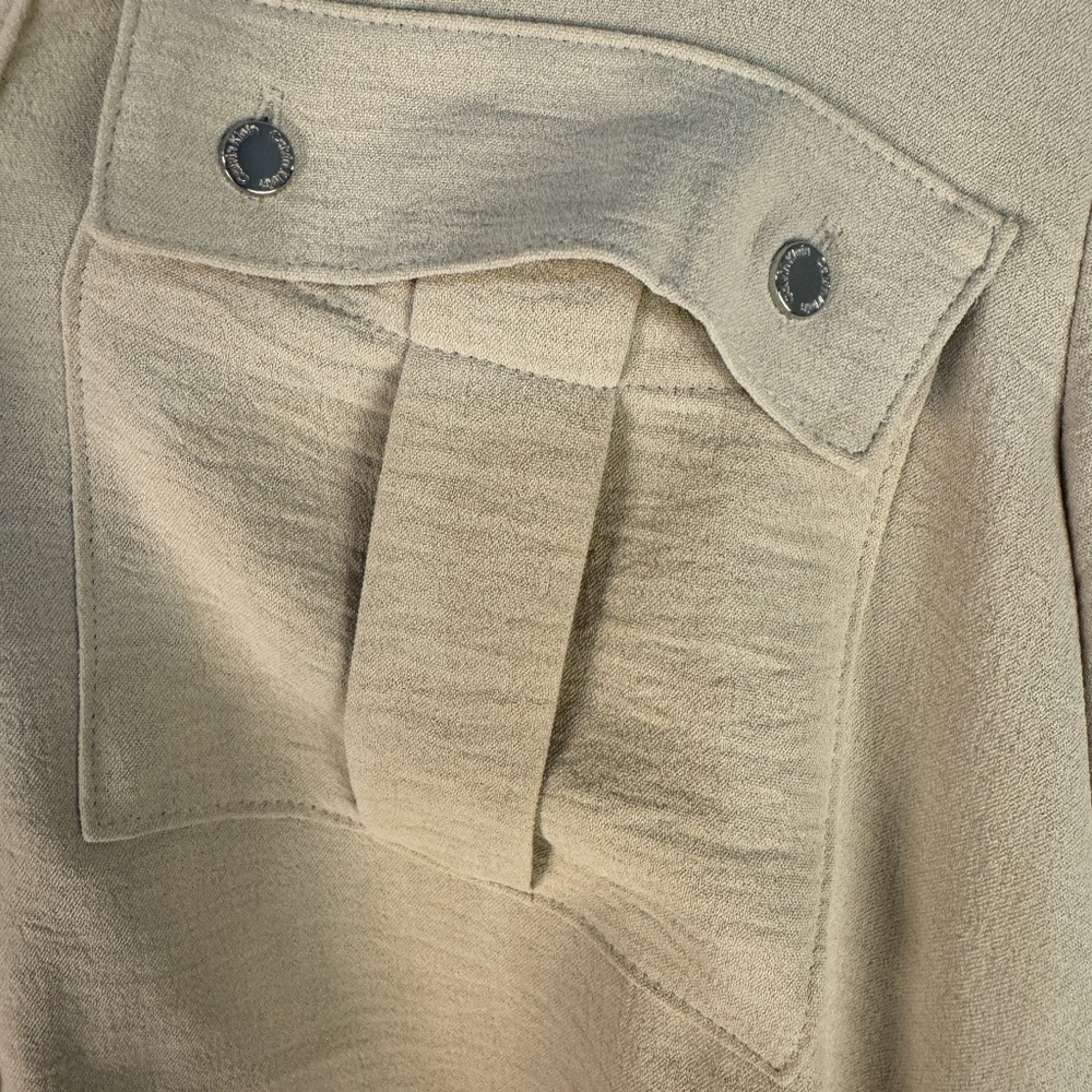 Banded Collar Pocket Detail Long Roll-Tab Sleeve Blouse camel tan - Picture 8 of 9